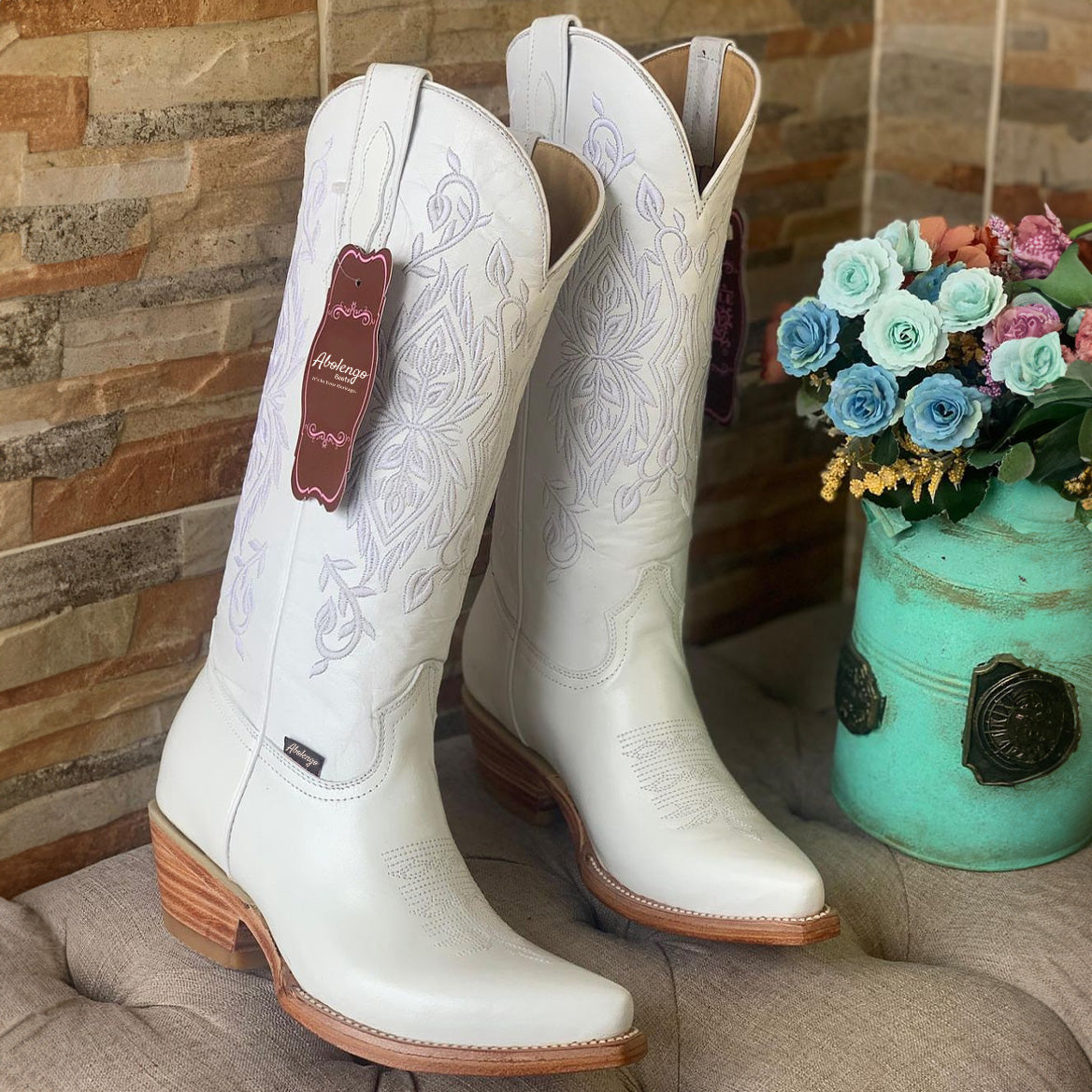 Women's White Snip-Toe Cowgirl Boots